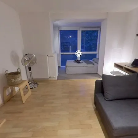 Peter Pan & Free Parking Апартаменты *